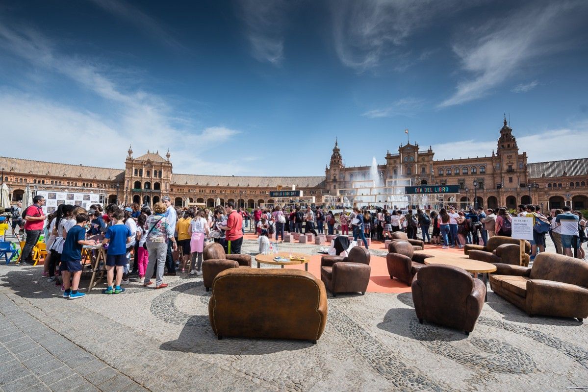 evento amazon sevilla biblioteca gigante dia mundial del libro 008